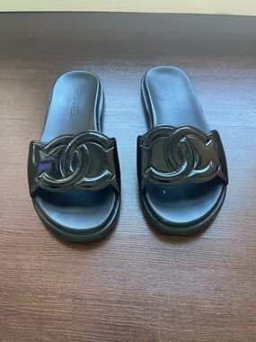 Rare CHANEL Cambon Black Slides Sandal
Interlocking CC 36 EU